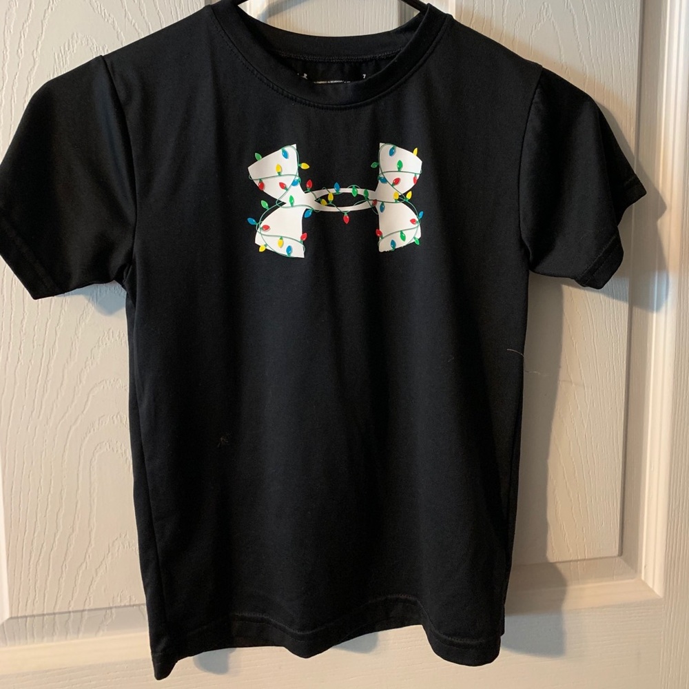 UNDER ARMOUR BOYS BLACK SIZE 7 Shirt